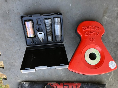 Caravan wheel lock - ,