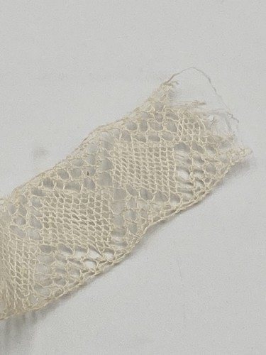 Antique lace trimming - , (l32)