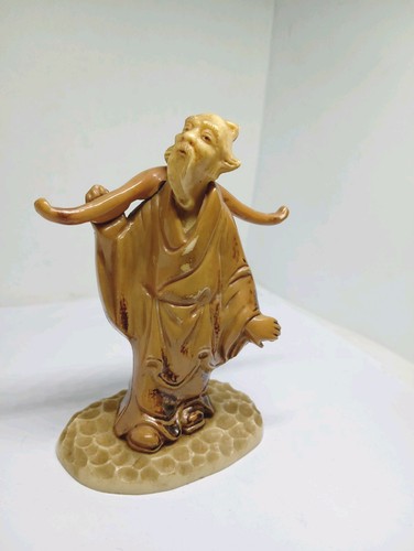 Oriental figure with shoulder