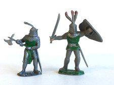 2 x TIMPO / TOYWAY 1980's. MEDIEVAL FOOT KNIGHTS.  1/32 PLASTIC SOLDIERS