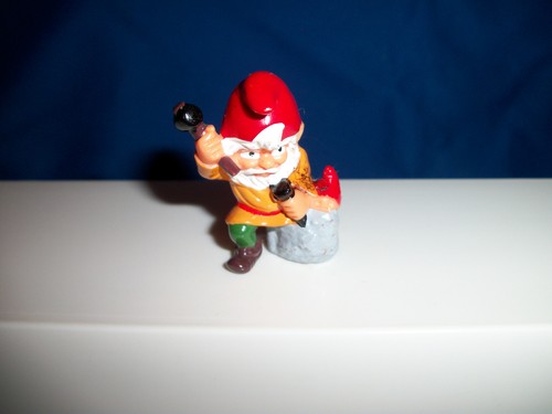 Craftsman gnome sculpter - gnome,