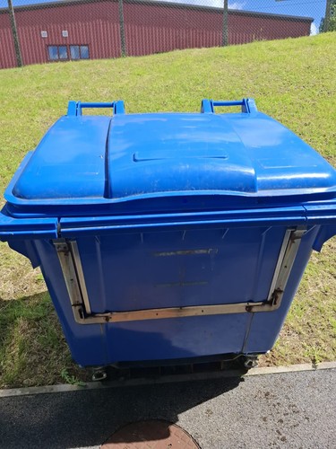 1100l plastic wheelie - plastic,