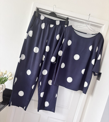 Navy white spot - &,