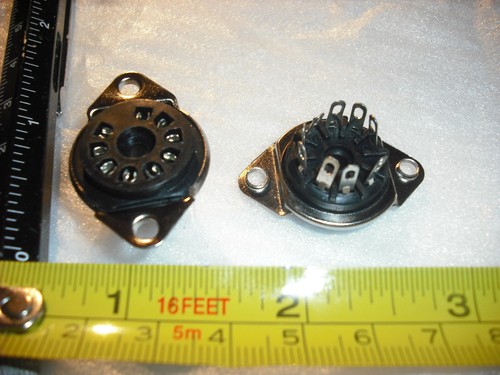 Black plastic noval pin - black,