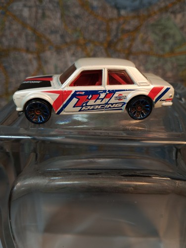 Hot wheels datsun bluebird - hot,