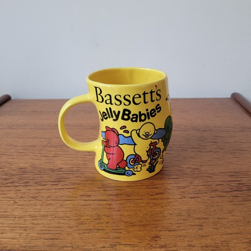 Vintage rare bassett curved - bassett's,