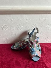 Nearly new PAVERS ladies size