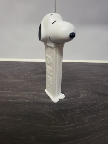 Snoopy pez sweet dispenser - pez,