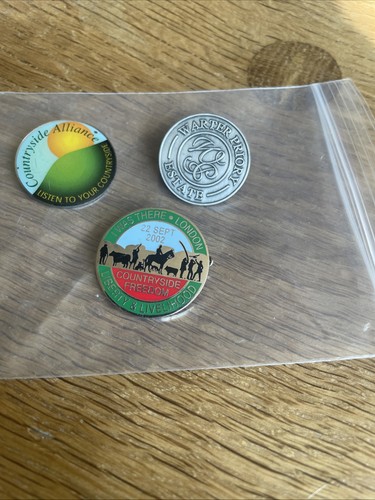 Pin badges shooting theme - shooting,