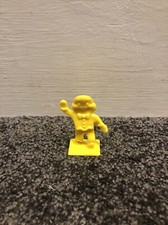 Candy Land Board Game 2004 MB Games Spare Yellow Gingerbread man Playing Piece