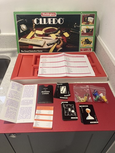 Waddingtons cluedo board game - cluedo,