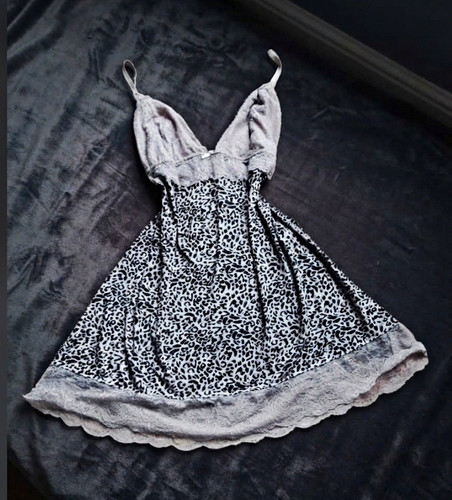 Grey black leopard print - grey,