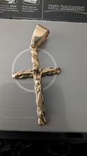 Solid 9ct gold crucifix - 9ct,
