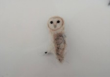 Needle felted barn owl brooch - barn,