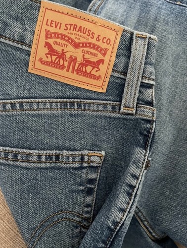Levi high waisted mom jeans - high,