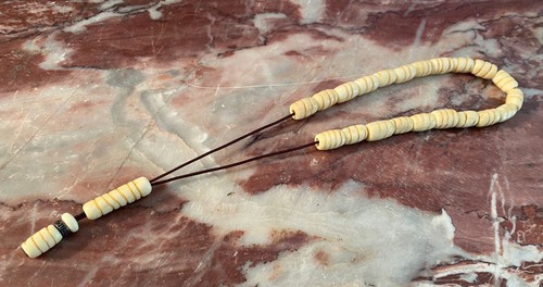 Vintage carved komboloi - bn,