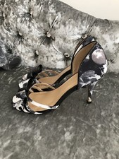 Stunning Ladies Lotus Hallmark