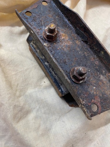 Gearbox support for triumph - for,
