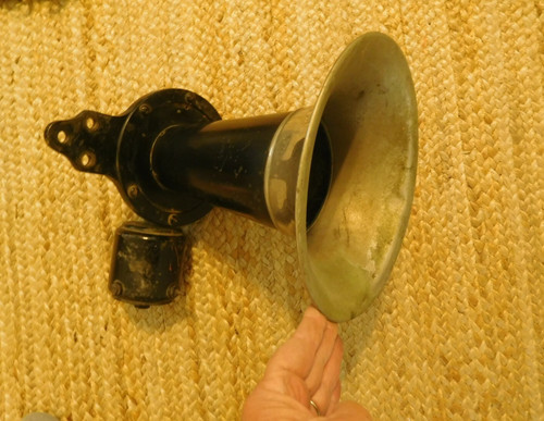 1910s klaxon side mount - side,