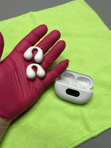 Clip wireless earbuds - on,