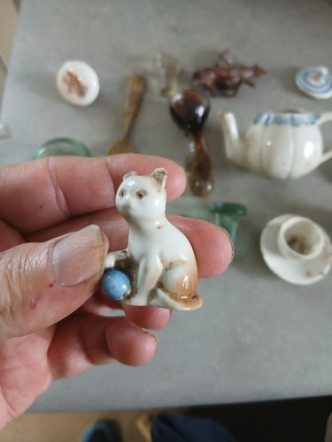 Ceramic pottery cat figurine - pottery,