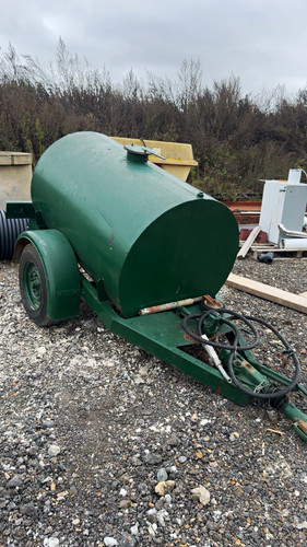 Green towable water bowser - green,
