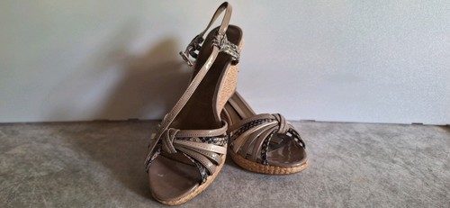 Trendy comfy cushioned - &, s