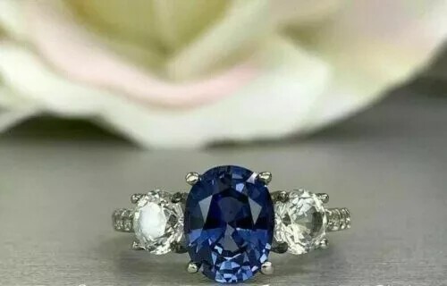 Oval cut natural - 3.00,