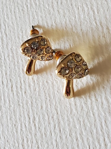 Mushroom toadstool stud - mushroom,