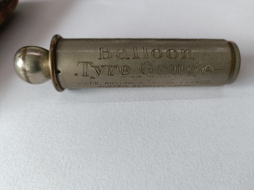 Schrader vintage balloon tyre - schrader,