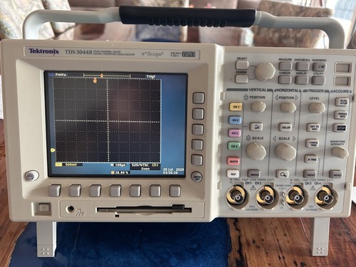 Tektronix tds3044b - tektronix,