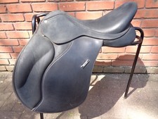 17.5" 44cm Wintec Pro Easy-Change  GP Saddle red wide gullet interchangeable