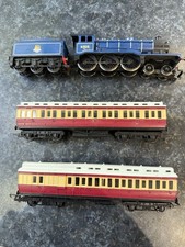 OO HORNBY R1089 BR 61525 B12 Steam Loco Plus 2 Coaches - "The Anglian" Set