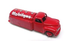 Vintage DINKY TOYS 30p. PETROL TANKER "MOBIL GAS". Red. FULLY RESTORED.