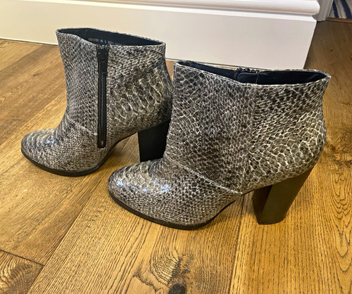 Faith womens grey snake print - womens,