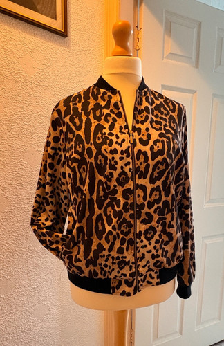 Very leopard animal - by,
