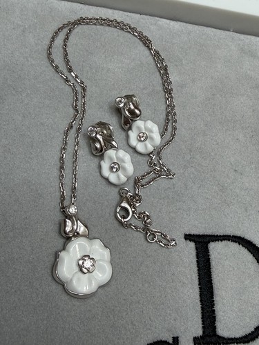 Chanel camellia white - camellia,
