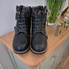 Pavers Black Fleece Lined Lace