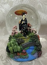 Past Times Madama Butterfly Opera Musical - Wind Up 15cm Glass Snow Globe