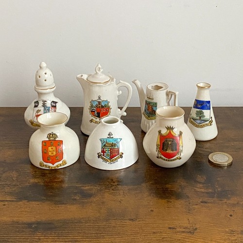 Mixed crested china - 7x,