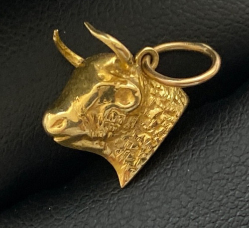 9ct gold bull pendant - gold,