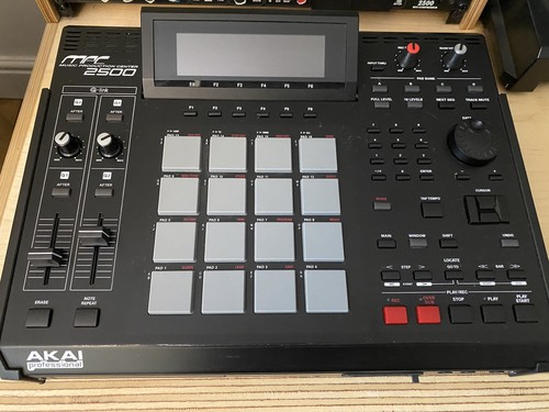 Akai mpc 2500 - mpc,
