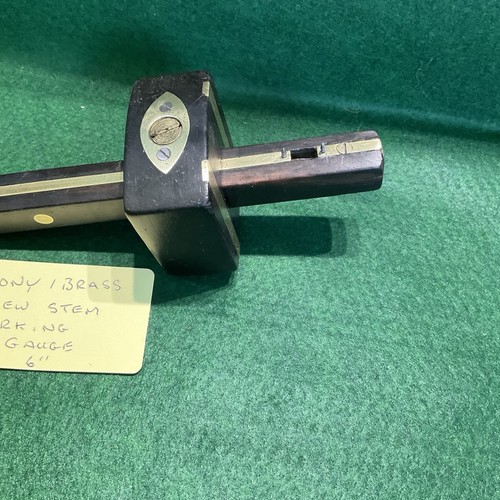 Rosewood and brass screw - rosewood,