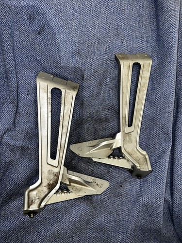 Yamaha mt125 r125 - rear, pegs
