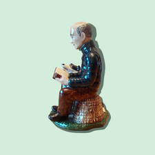 COLL POTTERY: Isle Of Lewis - Old Man Sitting Reading with Dog