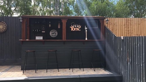 Garden bar pub man - man, cave