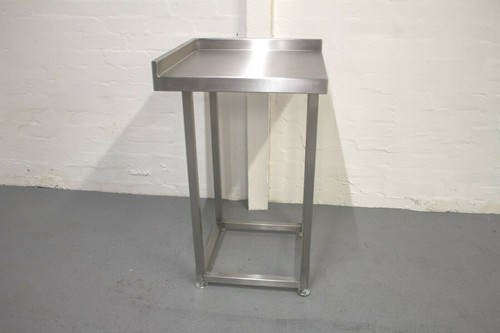 Universal corner station for - station,