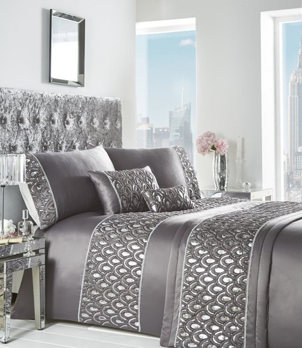 Charcoal grey crystal - /,