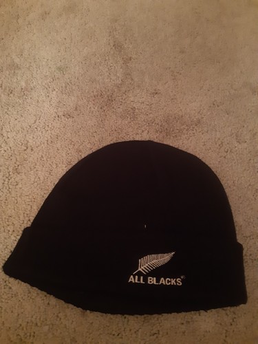 All blacks retro - adidas, beanie