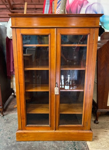 Vintage bookcase display - bookcase, /